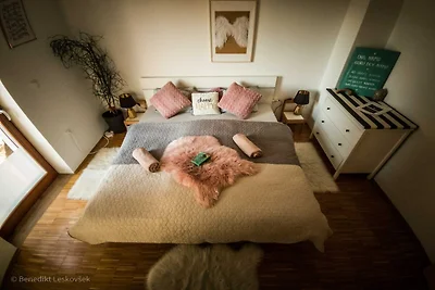 Rustic Refuge Glamping with Hot-Tub and Sauna...