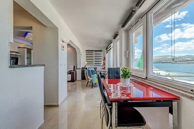 Apartment in Arbanija mit Terrasse