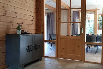 Schönes am Waldrand gelegenes Haus mit...