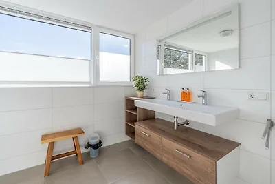 Geschmackvoll eingerichtetes Landhaus für 6...