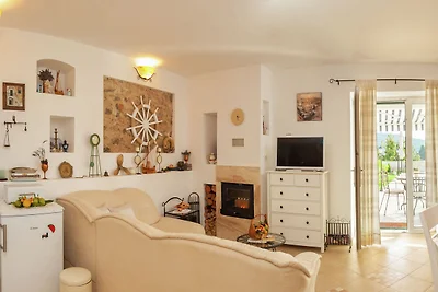 Villa moderna a Grohote con piscina