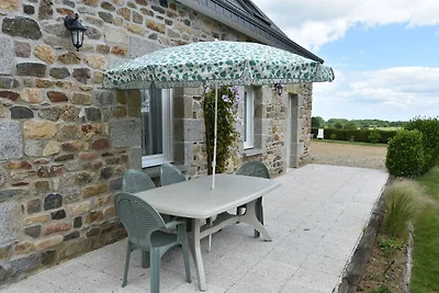 Smaakvol vakantiehuis in Plouvara met tuin