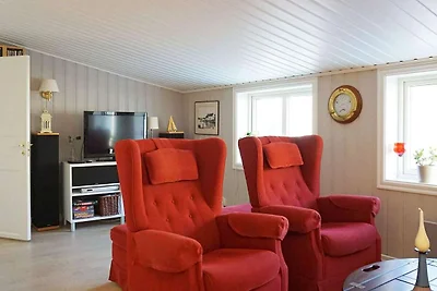 8 persone case ad Brastad