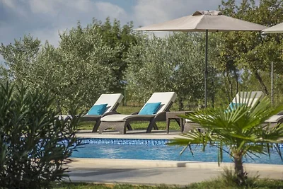 Mamesa with pool near Rovinj