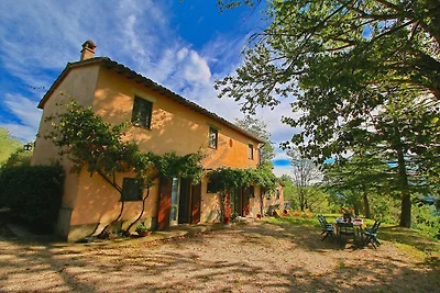 Bauernhaus außerhalb von Todi mit Gästepool