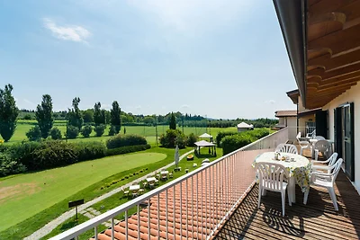 Appartamento moderno a Salò con piscina