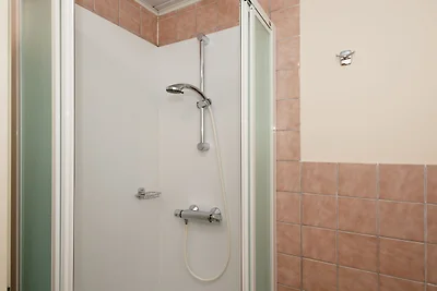 Modernes Ferienhaus mit eigenem Garten am Wal...