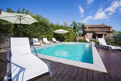 Moderna villa con piscina a Cortona