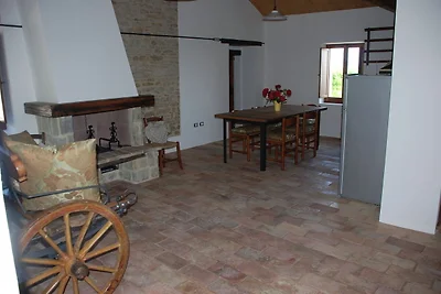 Caratteristico casale a Barchi (Marche)