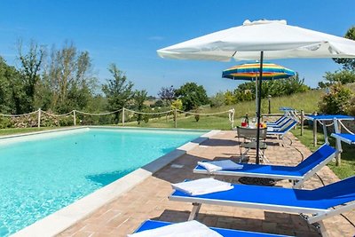 Moderna casa vacanze in Umbria con piscina...