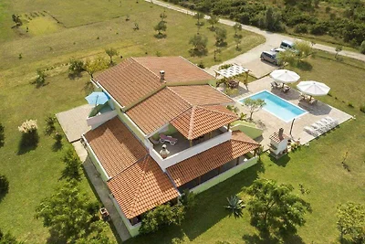 Geräumiges Apartment mit Pool