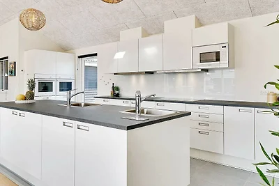 24 Personen Ferienhaus in Grenaa
