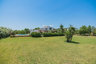 Abgelegene Landvilla mit Pool