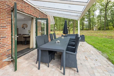 Luxusvilla mit Sonnendusche in einem...