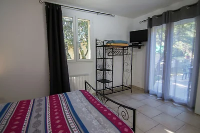 Villa con piscina privata a Ledenon