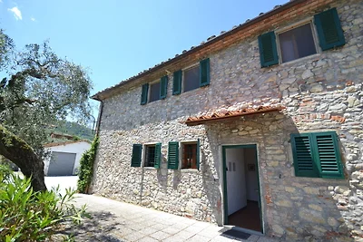 Schönes Bauernhaus in San Baronto mit...