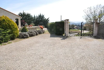Luxuriöse Villa mit Pool in Malviès