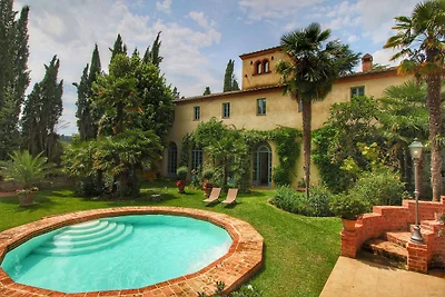 Villa con piscina e campo da tennis