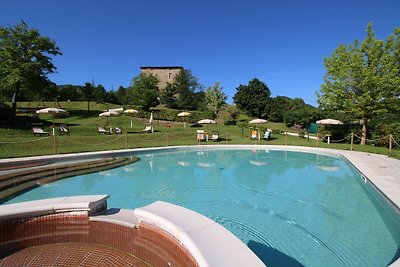 Schönes Ferienhaus in Apecchio mit Pool