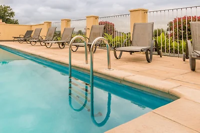 Moderna casa vacanze con piscina
