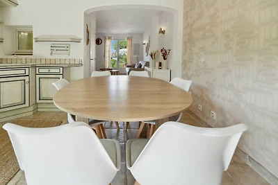 Cazet Cozy - 2BR/6P - Estate with Pool /...
