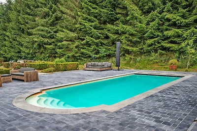 Villa in Manhay mit Sauna und Schwimmbad