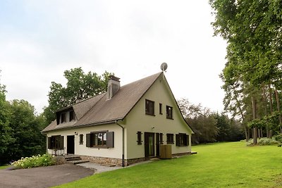 Villa in Erneuville nabij het stadscentrum