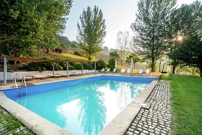 Splendida villa con piscina in comune a...