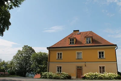 Piacevole casa vacanze a Milire con cortile