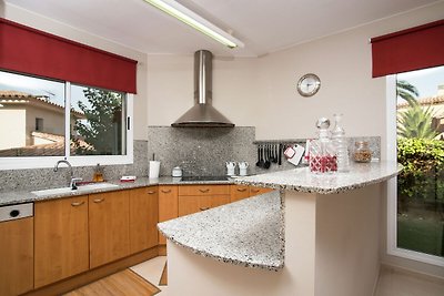 Moderne Villa in Les Corts mit Pool