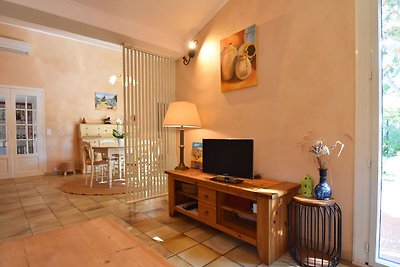 Modernes Ferienhaus mit Swimmingpool in...