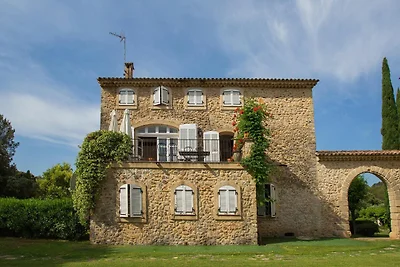 Apartment im Schloss in der Provence mit pool