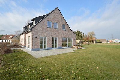 Prachtig huis met tuin niet ver van stad...