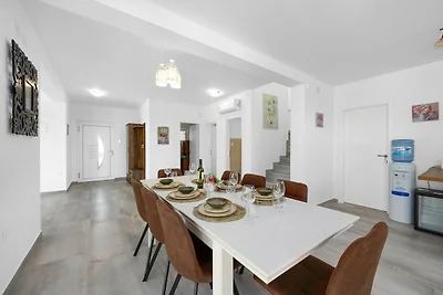Bezaubernde Villa mit Pool in Krnica