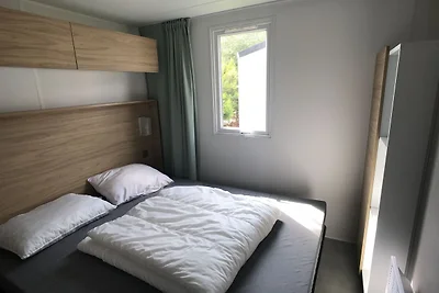 Buntes Chalet mit Veranda in Friesland