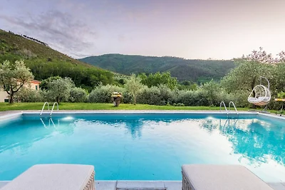 Villa in Toscane bij Lucca met Zwembad
