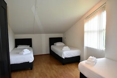 Piacevole casa vacanze con piscina in comune