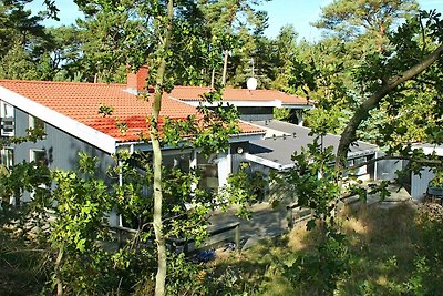 Geräumiges Ferienhaus in Nexø mit Hallenbad