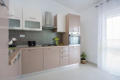 Apartment in Seget Donji mit Terrasse