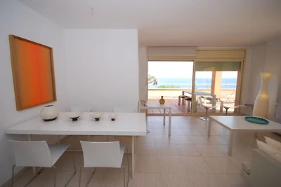Moderno appartamento con piscina