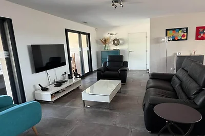 Villa mit Pool und Jacuzzi nahe Châteauneuf-d...