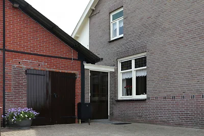 Bauernhaus in Ulicoten mit Terrasse