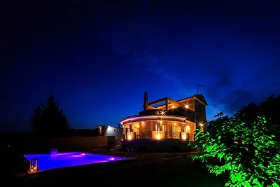 Villa di lusso con piscina a Kalpaki