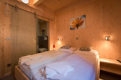 Lebhaftes Chalet mit Whirlpool