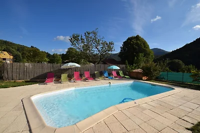 Villa di lusso con piscina privata a Thueyts