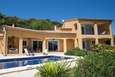 Moderne Villa mit privatem Pool in Roquebrun