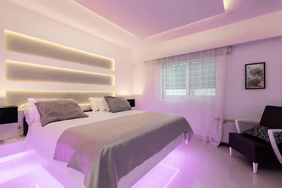 Villa con Jacuzzi, piscina e vista a Tragaki