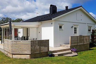 8 person holiday home in TRÄSLÖVSLÄGE