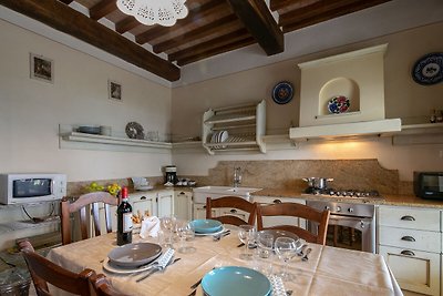 Picturesque Holiday Home in Cortona with Swim...