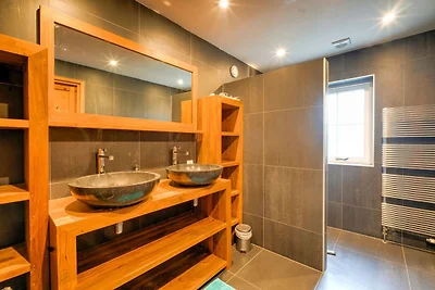 Boerderij in Noardburgum met sauna en hottub